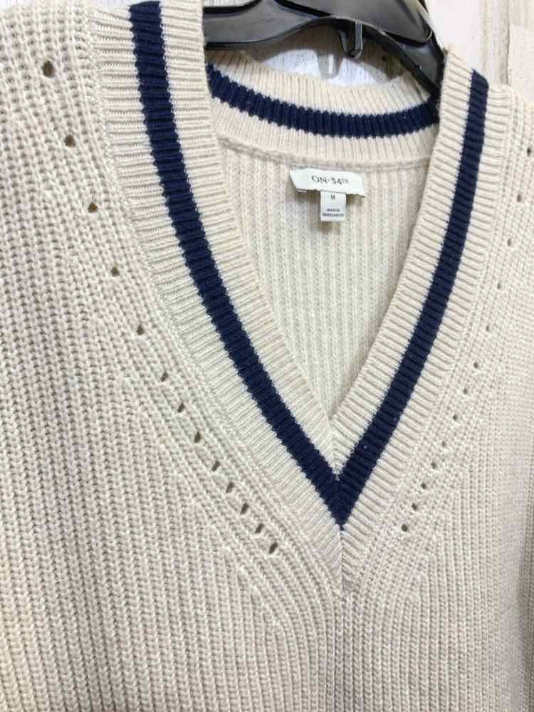 NWT ON 34TH Size M Tops CREAM RIB KNIT LONG SLEEVES V NECK W/NVY TRIM SWEATER