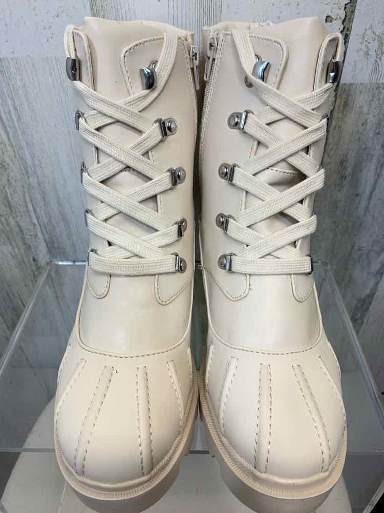NWT STEVE MADDEN SHOES Shoe Size 9.5 OFF WHITE ANKLE RAIN Boots