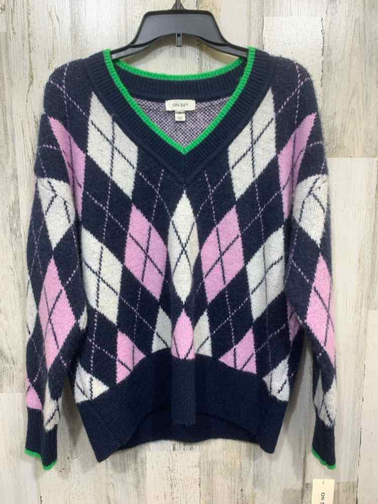 NWT ON 34TH Size XS  WHT/NVY/PNK DIAMONDS LONG SLEEVES/V NECK W/GRN TRIM SWEATER