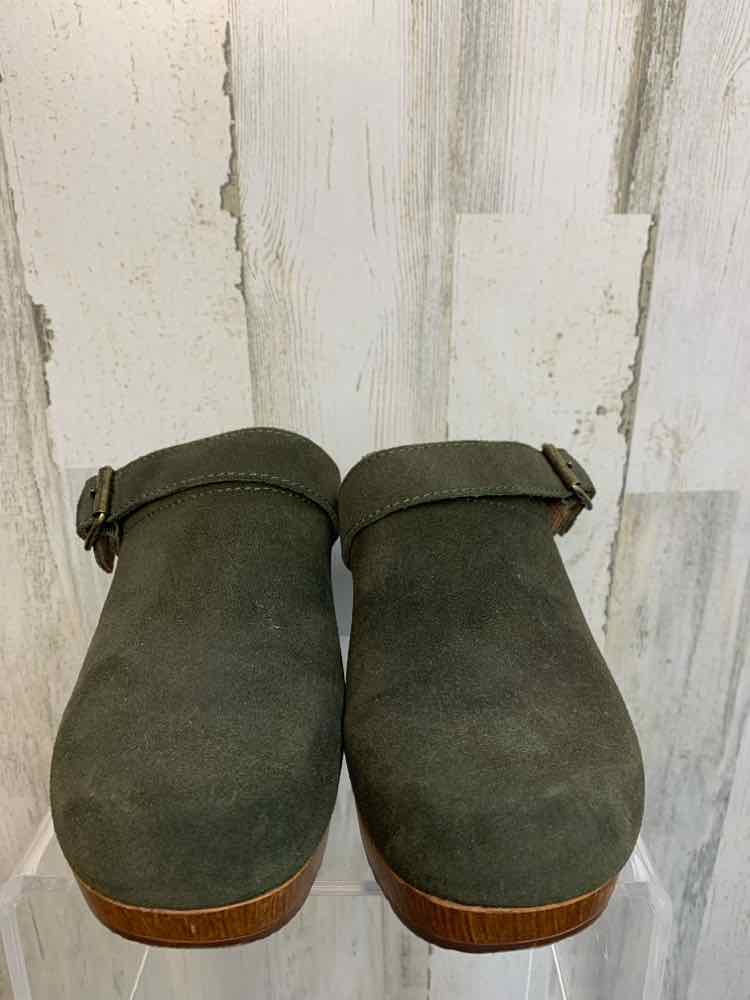 PRE-OWNED WHITE MOUNTAIN SHOES 6 GREEN/BROWN Shoes/SUEDE CLOGS