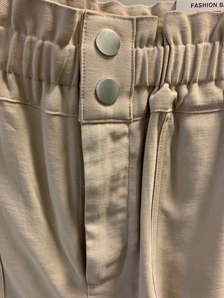 NWT Size 6 INC BOTTOMS Tan SHORT Shorts