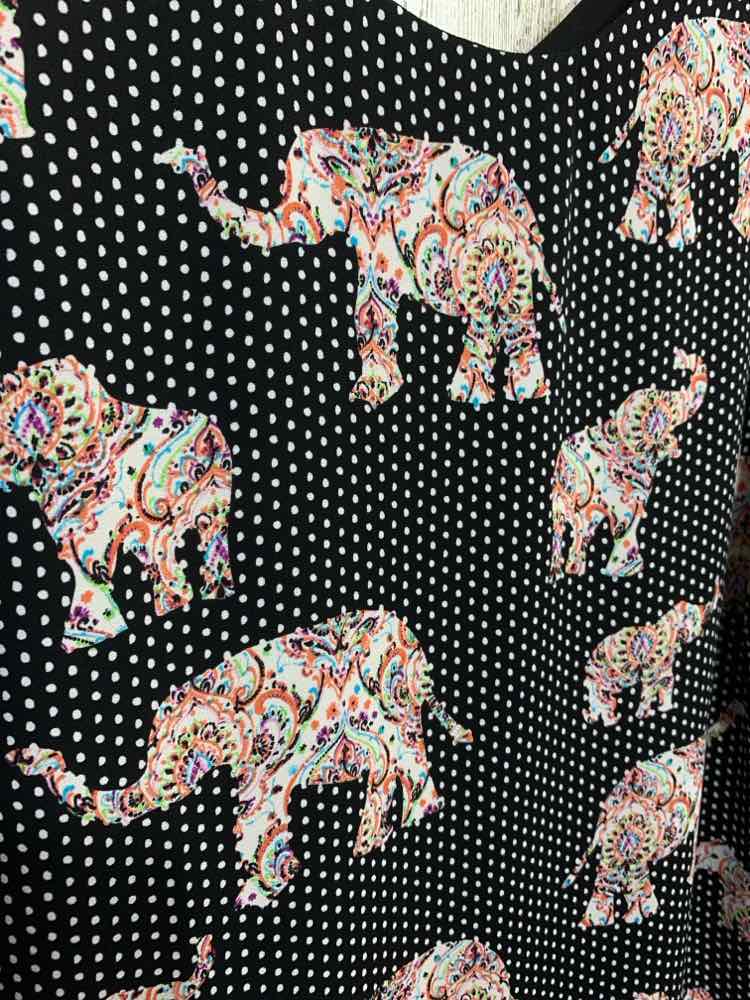 PRE-OWNED CHICO'S Tops Size 1 BLK/WHT Polka Dot CAP SLEEVE/ELEPHANT PRINT Blouse