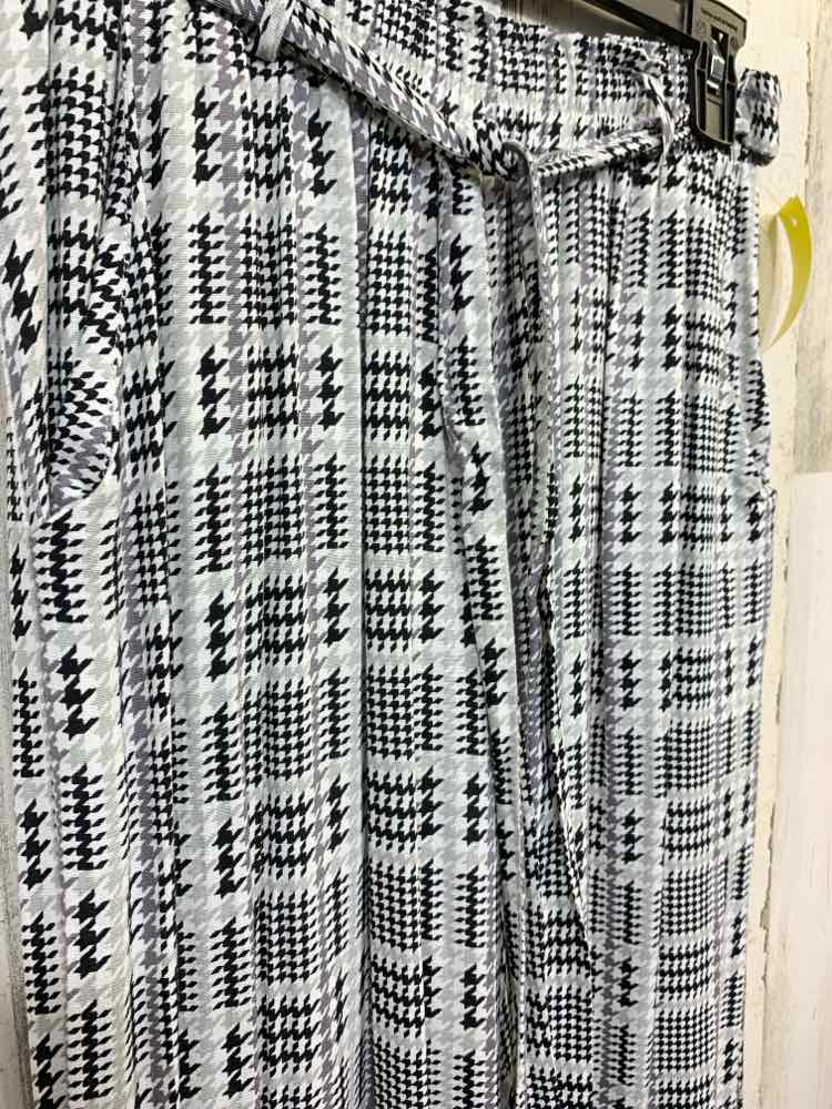 PRE-OWNED Size S LULAROE BOTTOMS BLK/WHT/GRAY Houndstooth WIDE LEG Pants