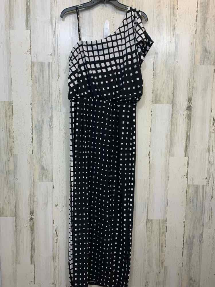 PRE-OWNED SIGNATURE Dresses and Skirts Size L BLK/WHT ONE SHOULDER MAXI Dress/MA