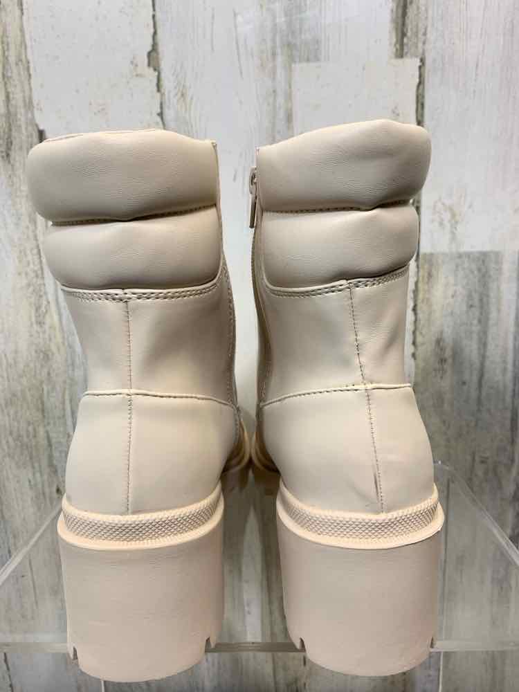 NWT STEVE MADDEN SHOES Shoe Size 9.5 OFF WHITE ANKLE RAIN Boots