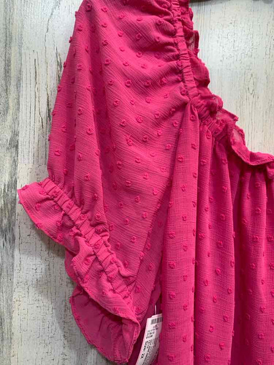 NWT CE CE PLUS SIZES Size 2X HOT PINK SWISS DOT SHORT SLEEVES Blouse/HOT PINK SW