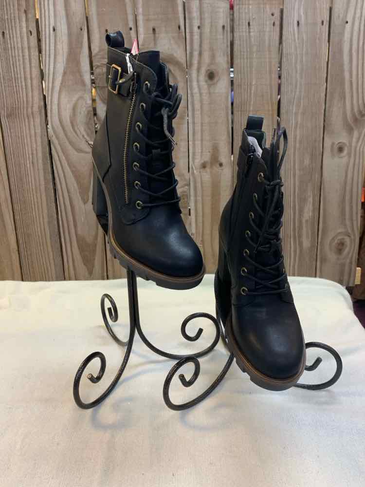 NWT WHITE MOUNTAIN SHOES 8.5 Black LACE UP Shoes