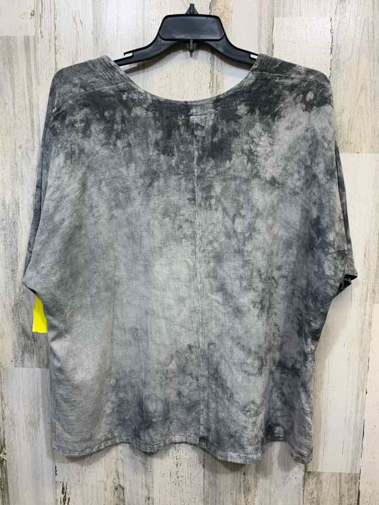 PRE-OWNED OH MY GAUZE Tops Size 3 Gray Shirt/V NECK GRAY TIE DIE BATWING