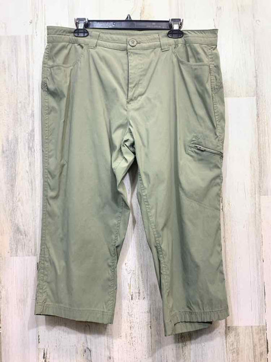 PRE-OWNED Size 16 EDDIE BAUER BOTTOMS Olive CARGO CAPRI Pants/OLIVE CAPRI CARGO