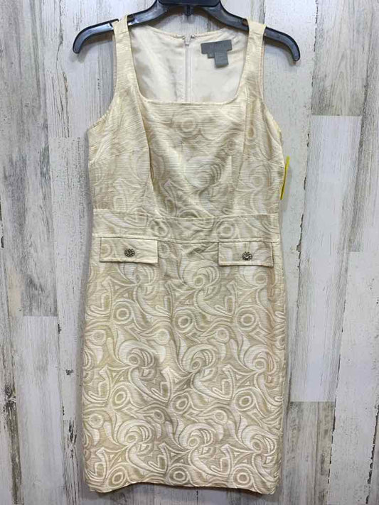 PRE-OWNED ECCOCI Dresses and Skirts Size 8 BEIGE/GOLD SWIRLS SHIFT DRESS Dress/B