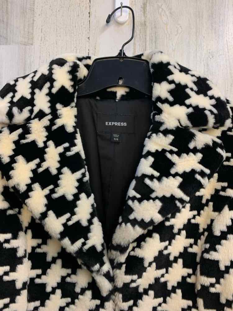 PRE-OWNED EXPRESS JACKETS / COATS Size 5/6 WHT/BLACK Houndstooth Jacket/FUZZY