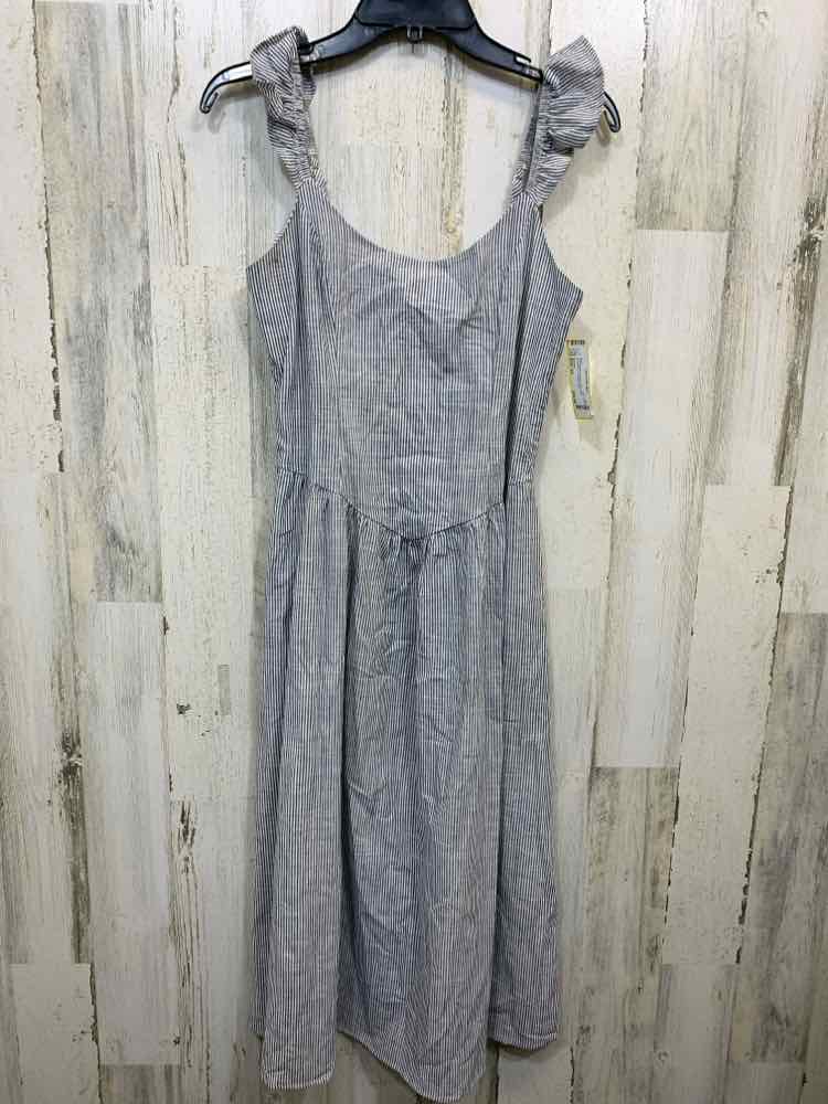 PRE-OWNED XSCAPE Dresses and Skirts Size XS BLUE/WHT Pinstripe MIDI Dress
