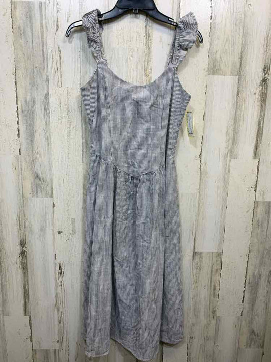 PRE-OWNED XSCAPE Dresses and Skirts Size XS BLUE/WHT Pinstripe MIDI Dress