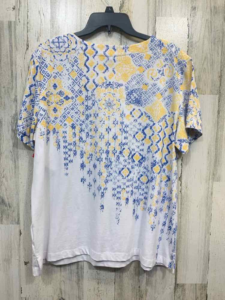 PRE-OWNED LINKS Tops Size XL WHITE/BLUE/YELLOW TRIANGLES SHORT SLEEVES TOP/CREW