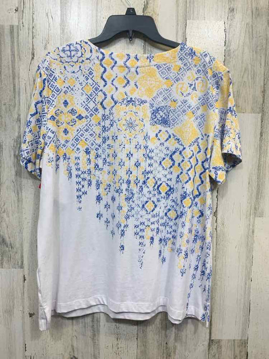 PRE-OWNED LINKS Tops Size XL WHITE/BLUE/YELLOW TRIANGLES SHORT SLEEVES TOP/CREW