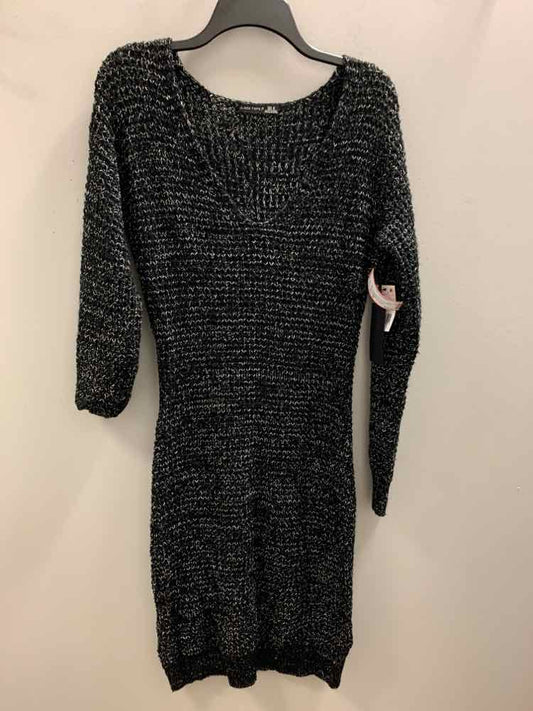 NWT BLACK TAPE Dresses and Skirts Size M BLK/WHT LONG SLEEVES Dress