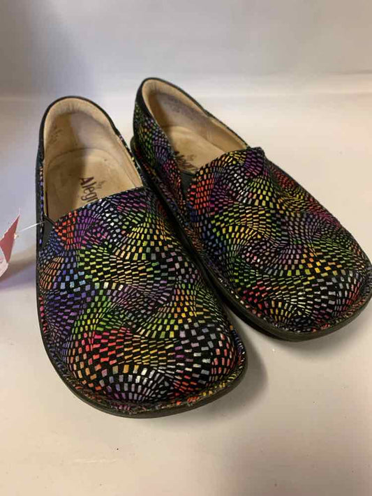 7 ALEGRIA Multi-Color Print Shoes