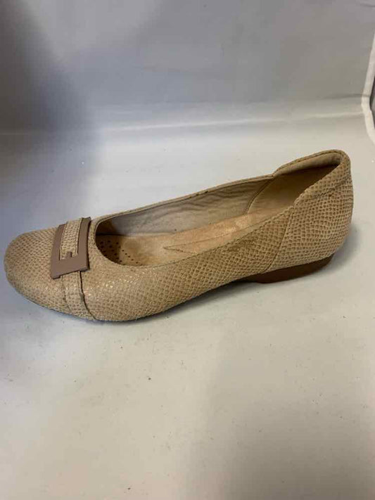 7 CLARKS NUDE Shoes