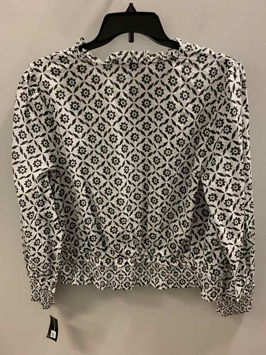 Size XXL INC BLK/WHT FLOWERS LONG SLEEVES TOP