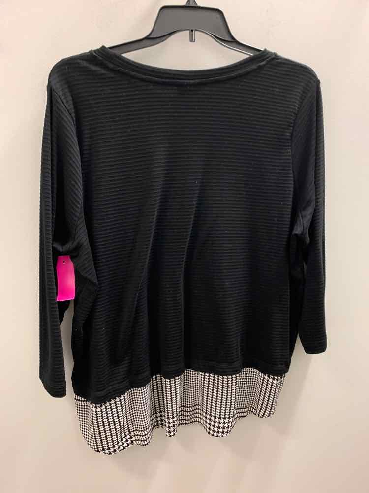 Size 1X KIM ROGERS BLK/WHT SQUARE PATTERNS LONG SLEEVES TOP