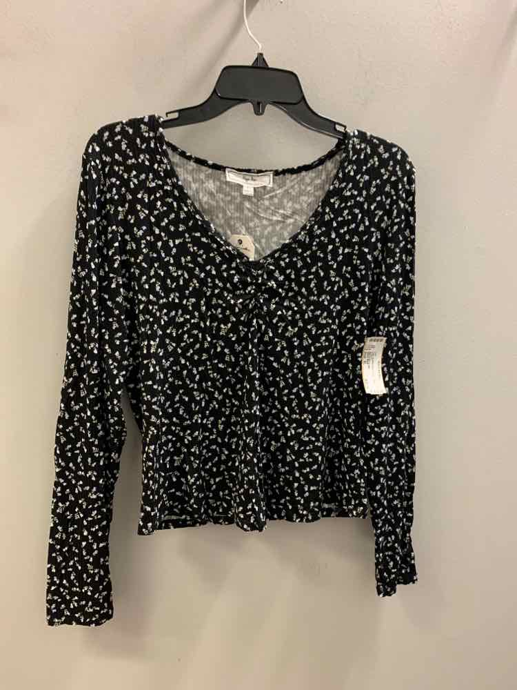 Size XL HIPPIE ROSE BLK/WHT/BLU Floral LONG SLEEVES TOP