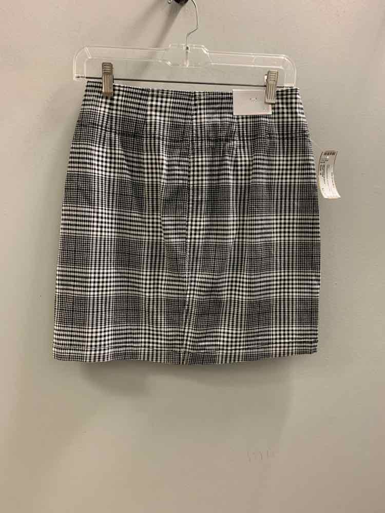 Size M TINSEL TOWN BLK/WHT Plaid Skirt