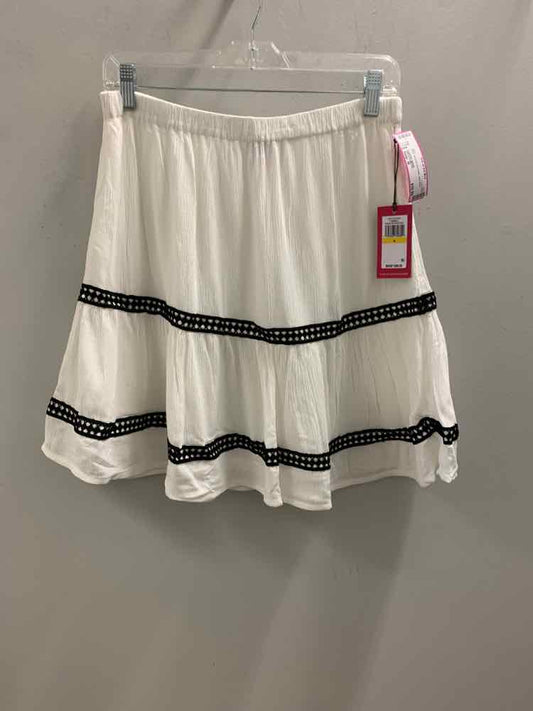 NWT VINCE CAMUTO Dresses and Skirts Size M WHT/BLK Skirt